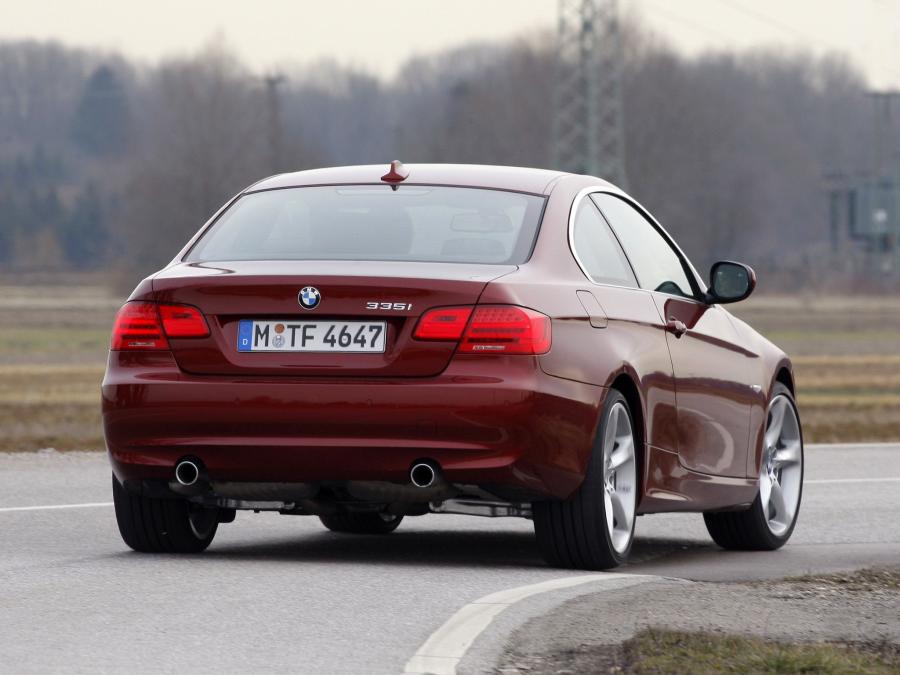  BMW 335i Coupe 2010 года  (фото 8 из 16)